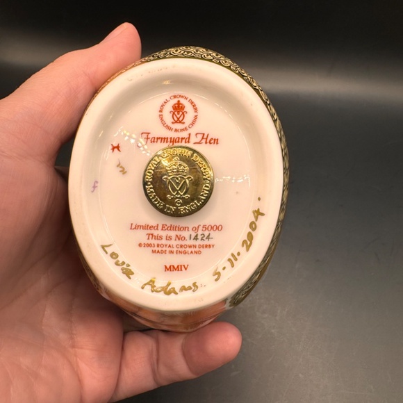 Royal Crown Derby "Farmyard Hen" limited edition paperweight no. 1424 of 5000. - Picture 9 of 12